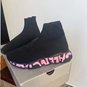 Balenciaga Speed Graffiti Sneakers 🖤🩷